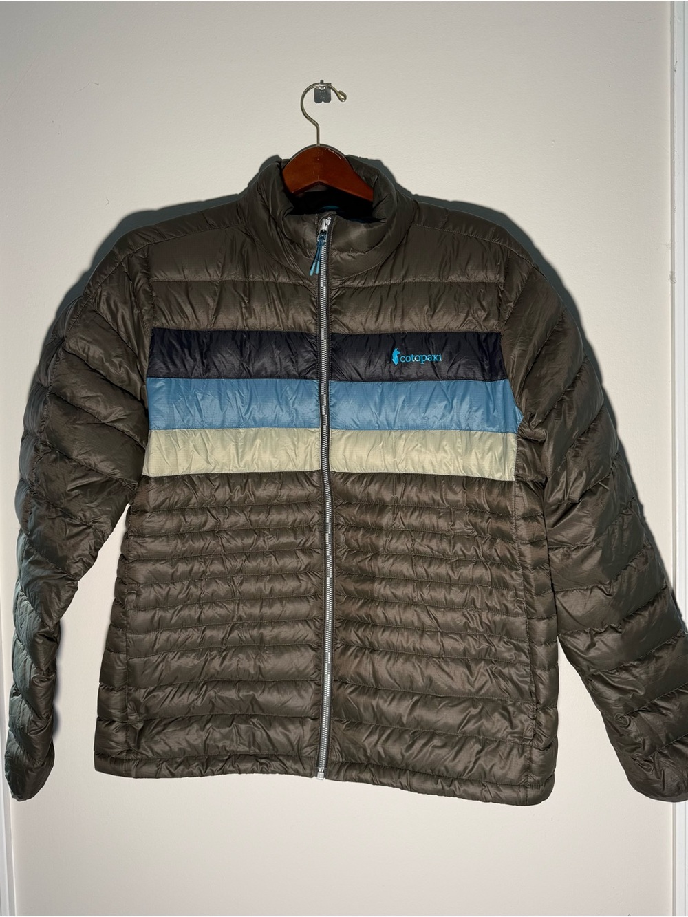 Cotopaxi Women’s Fuego Olive/Brown Packable Down Puffer w Blue Stripes | XL